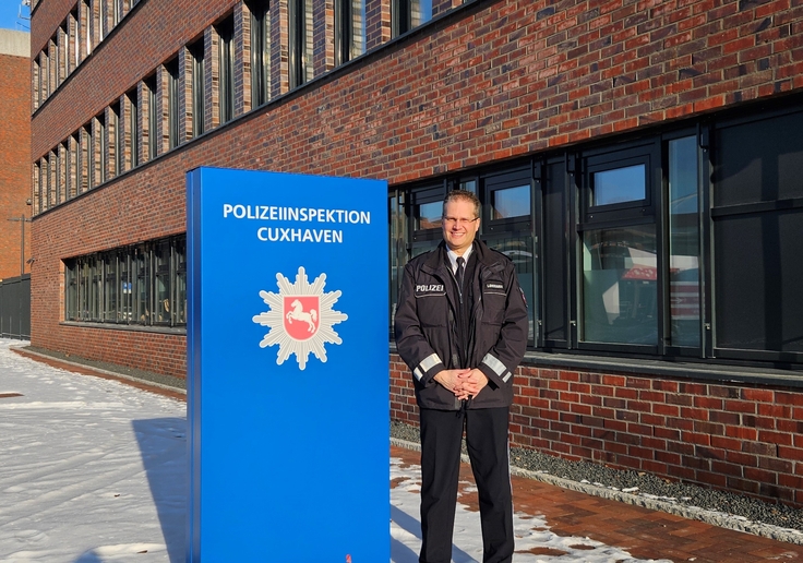 LPI Andreas Lohmann vor dem Dienstgebäude