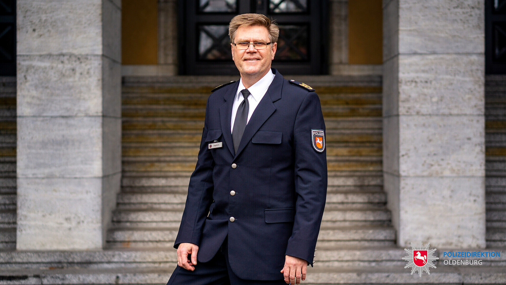Polizeipräsident Andreas Sagehorn vor dem Dienstgebäude am Theodor-Tantzen-Platz